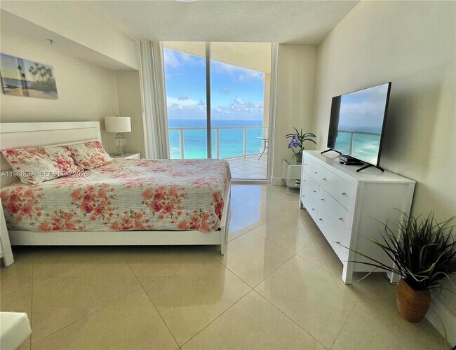 Building Photo - 16699 Collins Ave