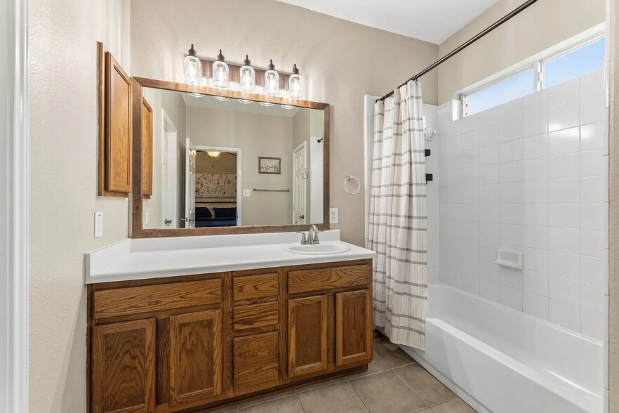 Building Photo - 13523 Topaz Lk