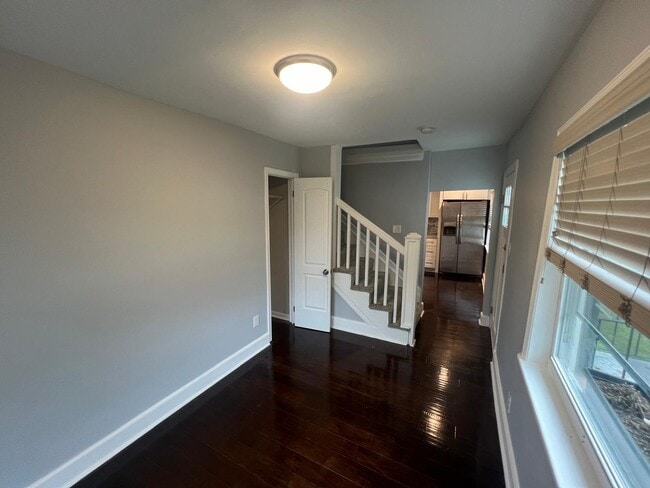 Building Photo - Cozy 3 Bedroom 2 Bath Single Family Home i...