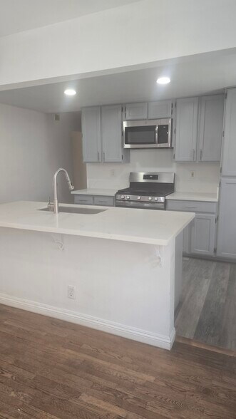 Building Photo - 22310 Meyler St