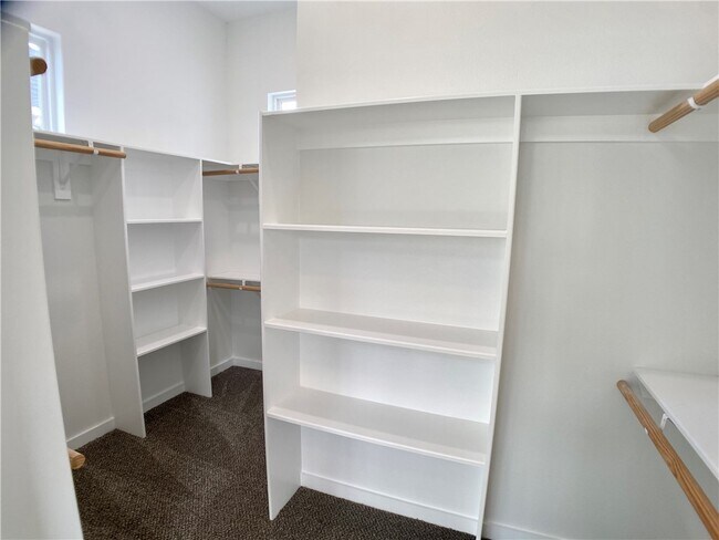 Building Photo - 255 Lourdes Ct