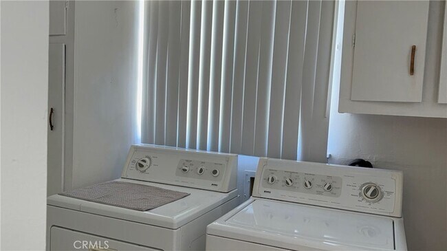 Building Photo - 11543 Swinton Ave