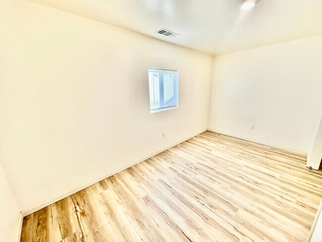 Building Photo - Fully Remodeled 3/2 in Northwest Fresno