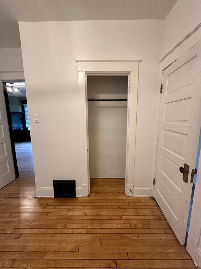 Building Photo - 121 W Keefe Ave