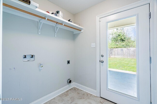 Building Photo - 319 Harvest Ln