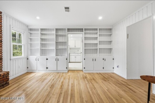 Building Photo - 600 N Edgemere Dr