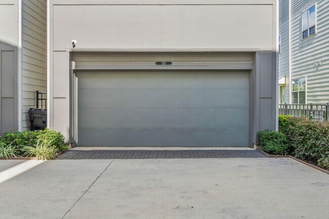 Building Photo - 316 Jensen Dr