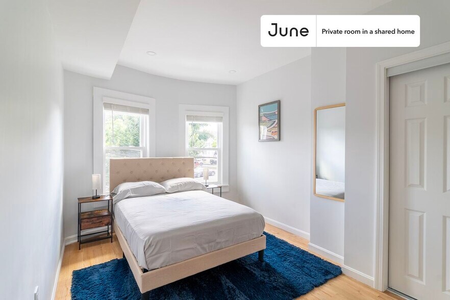 Primary Photo - Private bedroom in 3 bed/2 bath Home