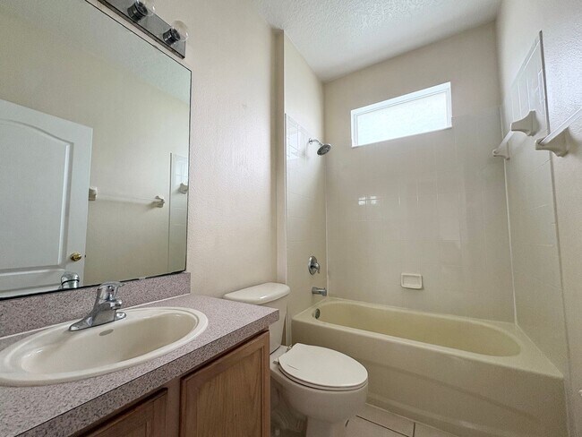 Building Photo - 10190 Granite Bay Dr