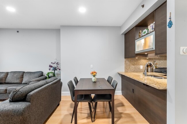 Building Photo - 10 Regent St