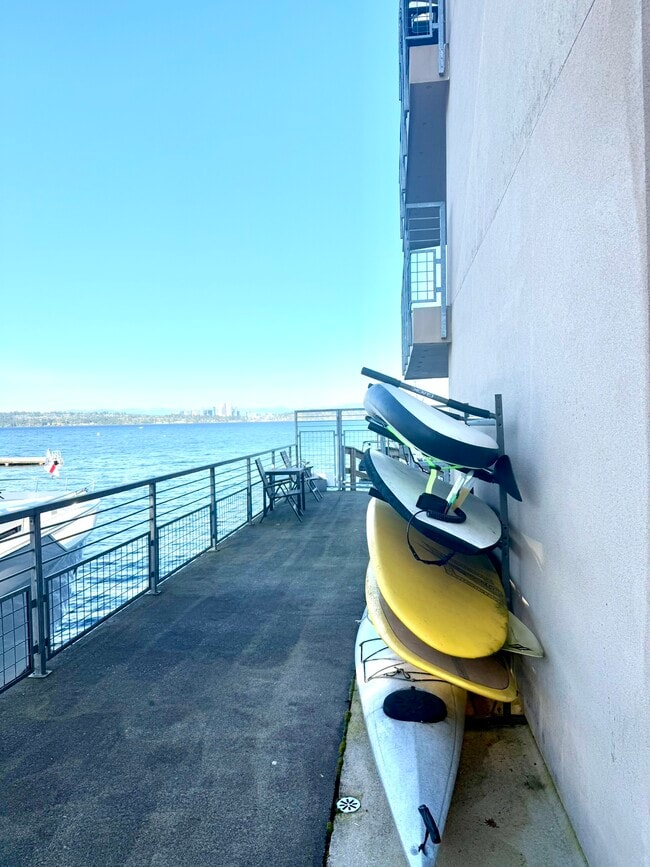 Building Photo - 334 Lakeside Ave S