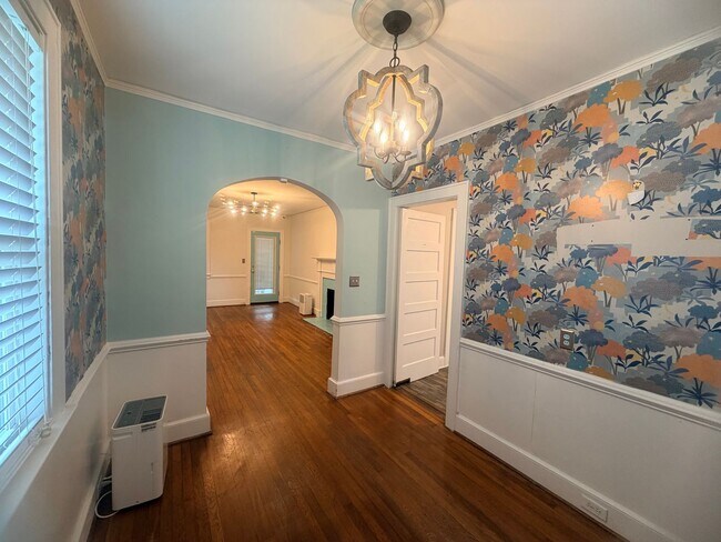 Building Photo - 1552 Sunnyside Dr