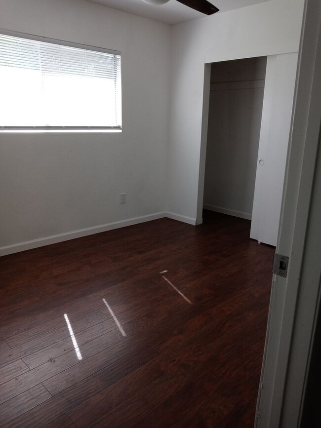 Building Photo - Upgraded 2b/1b duplex for rent!