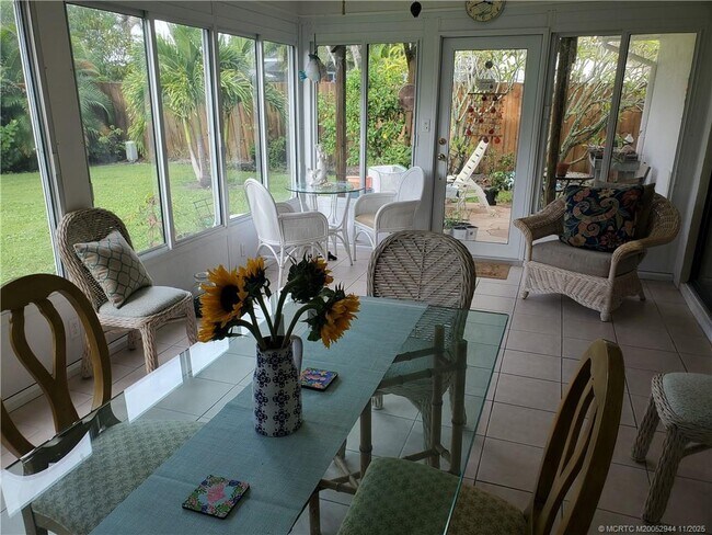 Building Photo - 590 NE Lima Vias