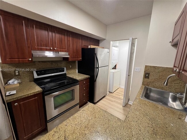 Building Photo - 3261 Sabal Palm Manor