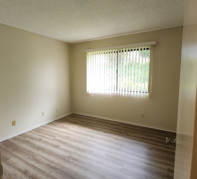 Building Photo - Your perfect Ventura retreat—spacious 3 be...