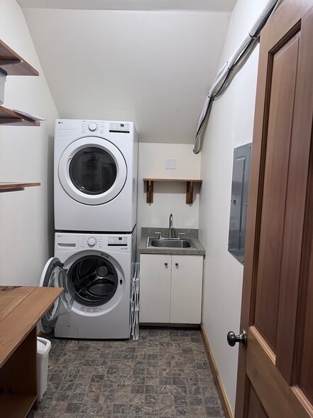 Laundry - 4312 Main St