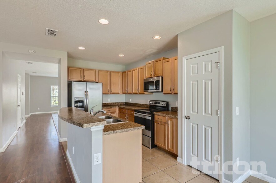 Building Photo - 642 Black Eagle Dr