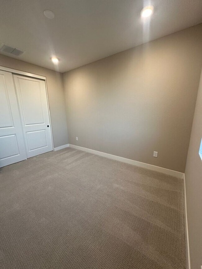 Building Photo - 2121 W Sonoran Desert Dr