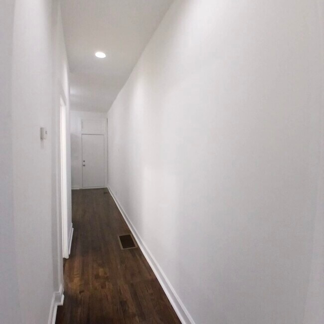 Building Photo - 4058 W Hirsch St