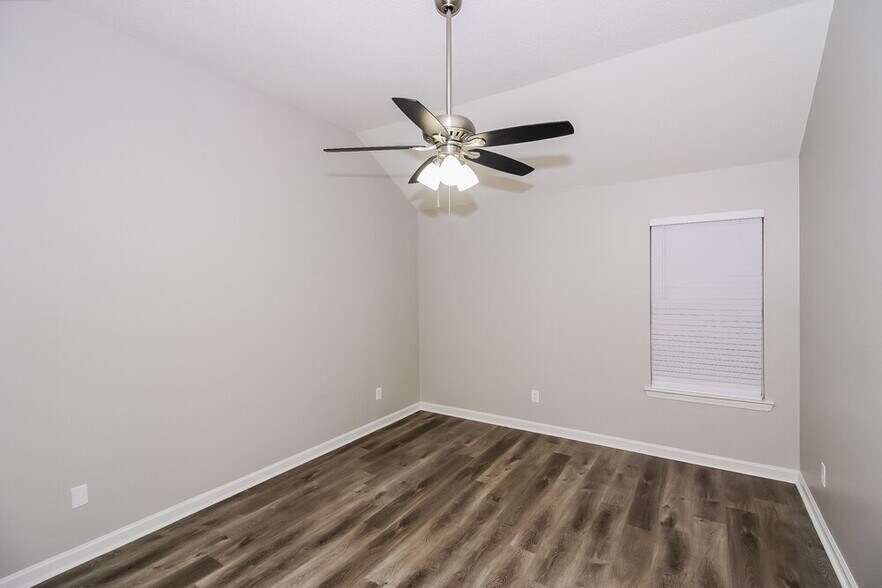 Building Photo - 9301 Charly Hill Ln