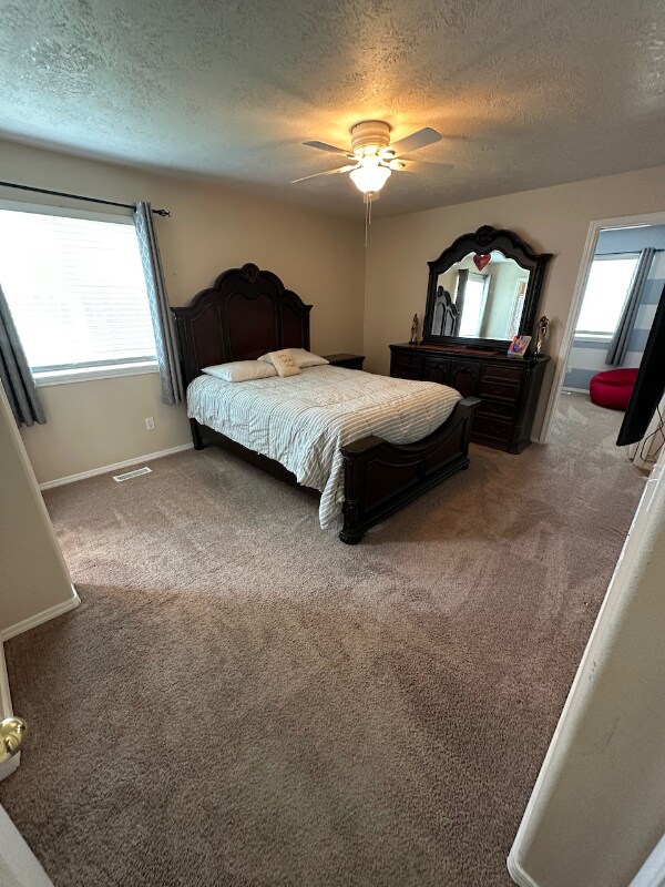 Building Photo - 270 E 15th N St