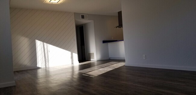 Building Photo - East Davis 3 Bedroom 1 Bathroom Duplex