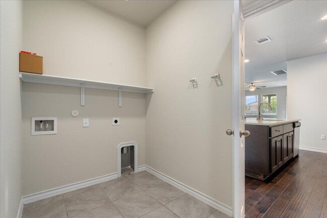 Building Photo - 7617 Saginaw Dr