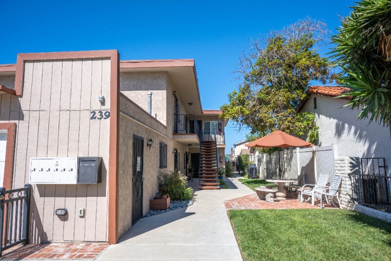 Building Photo - 239 G St