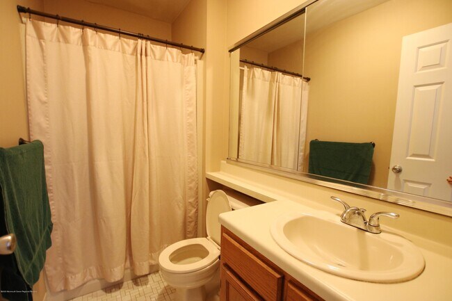 Building Photo - 62 Redwood Dr