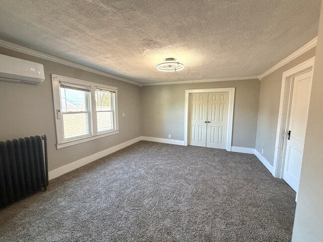 Building Photo - 922 Maple St