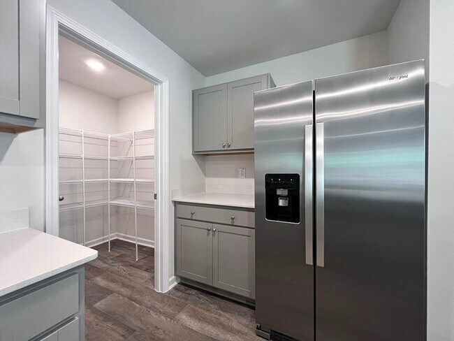 Building Photo - 258 Palm Dr