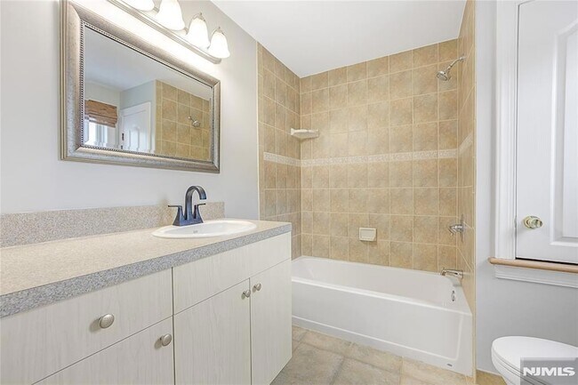 Building Photo - 56 Woodward Ave