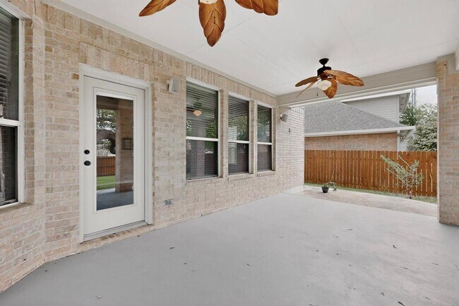 Building Photo - 2643 Henley Dr