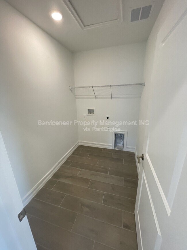 Building Photo - 7124 119th Ct E