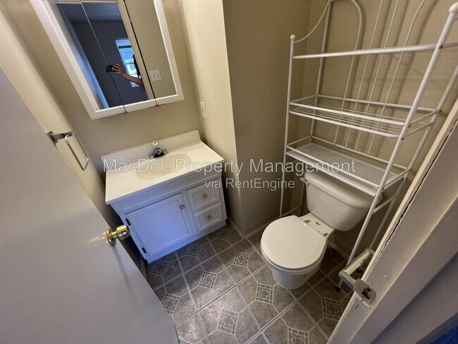 Building Photo - 14611 Earlham Ct