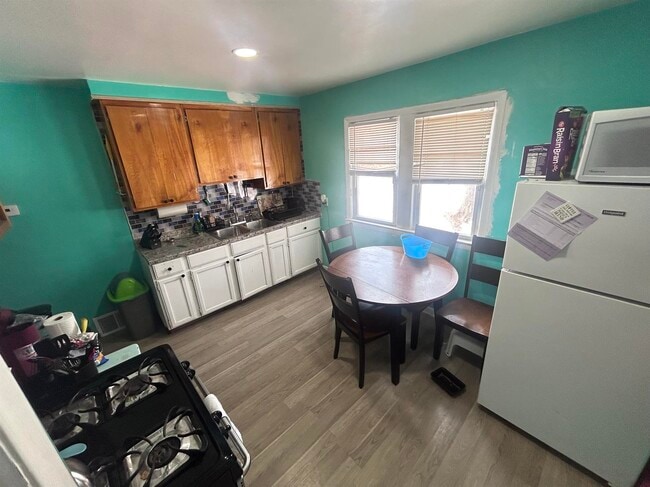 Building Photo - 15885 Beaverland St