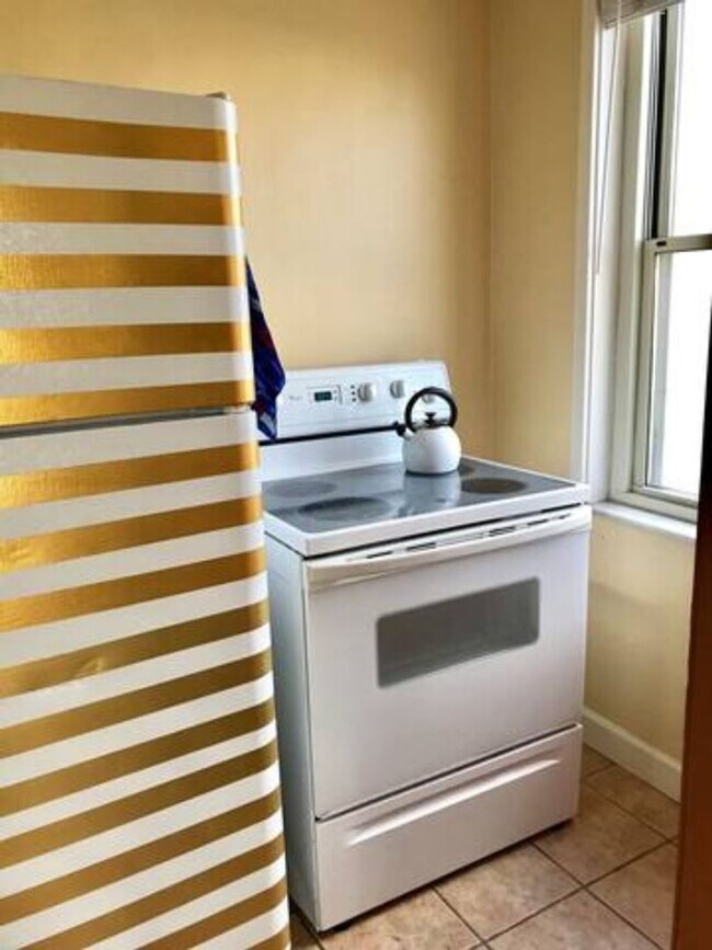 Building Photo - Furnished Move-In Ready Downtown 1br/1ba Apartment on the 5th floor with a Balcony