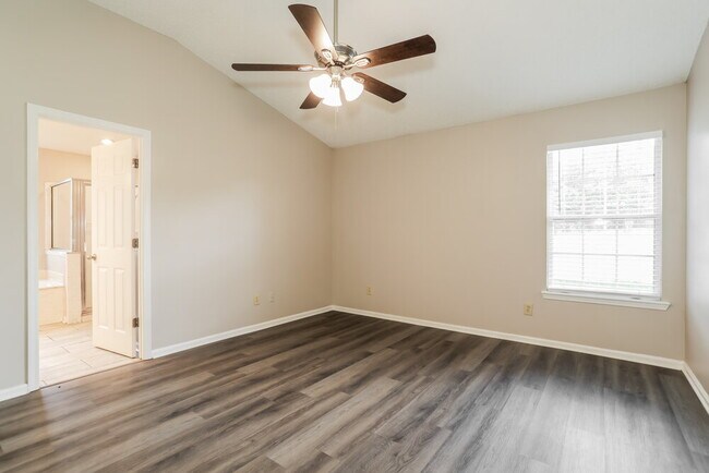 Building Photo - 1832 Northglen Cir