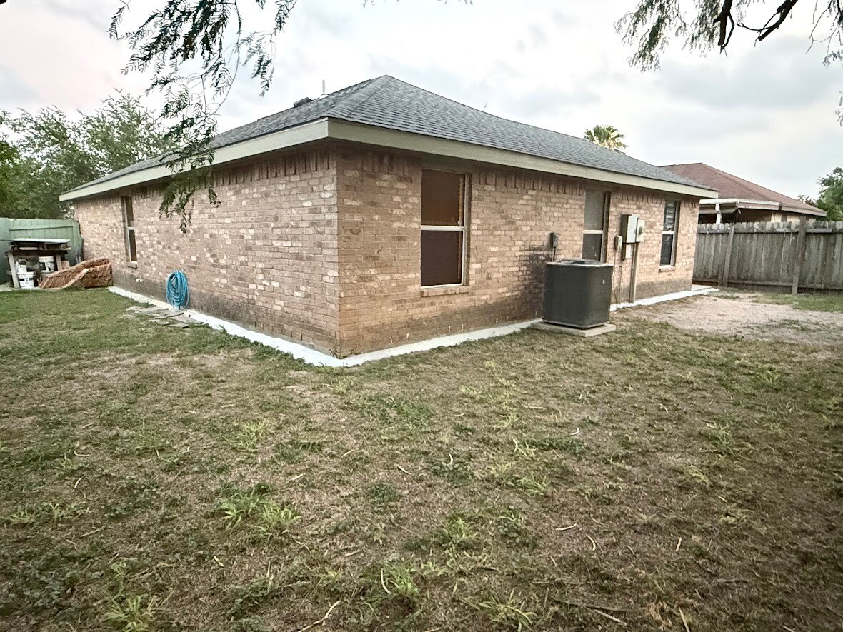Building Photo - 1834 El Cielo