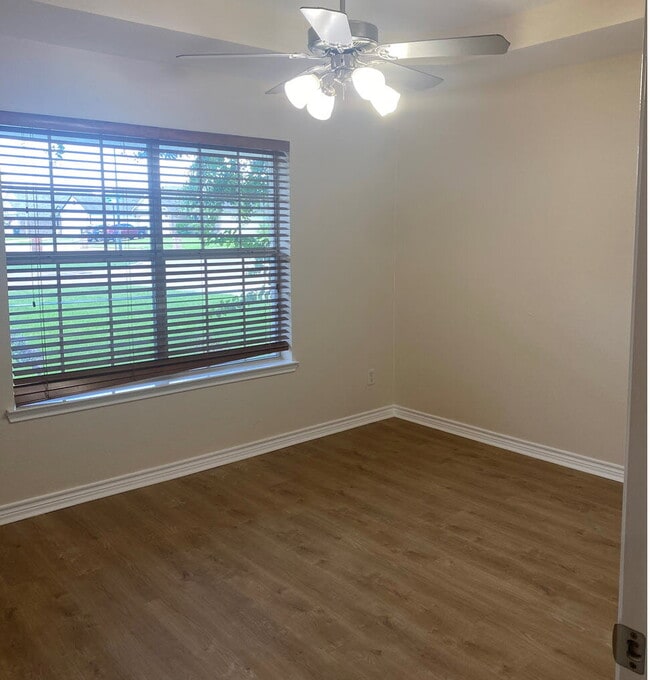 Building Photo - "Charming 3-Bedroom Retreat in College Station with Spacious Living!"