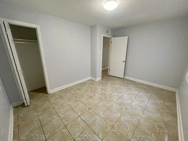 Building Photo - 18626 Golfview Ave
