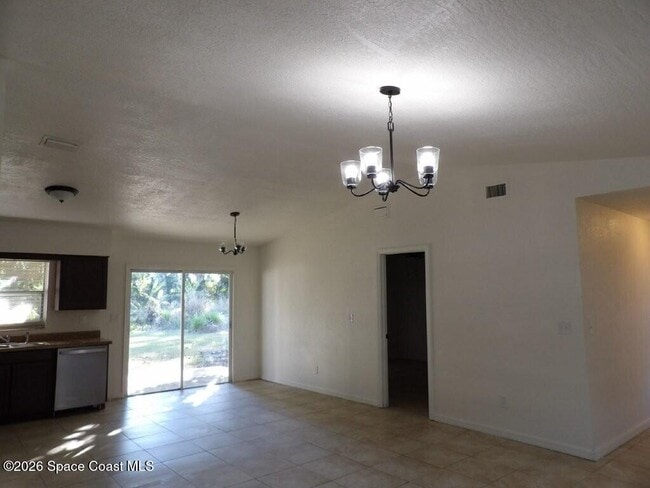 Building Photo - 752 Gelaso St SW