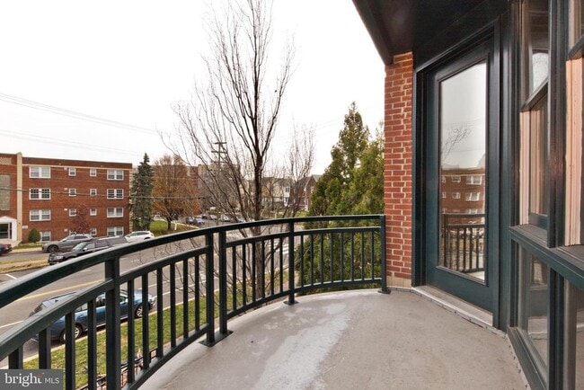 Building Photo - 1612 N Rhodes St