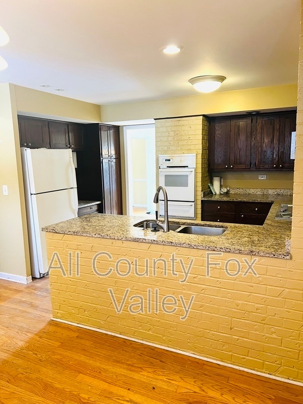 Building Photo - 762 E Hillside Ave