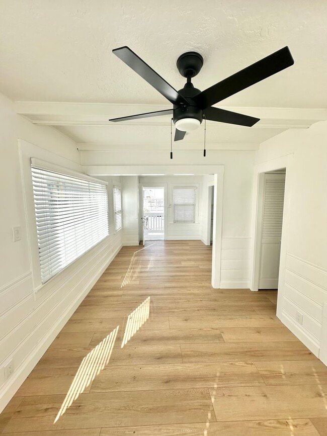 Primary Photo - 006th St. Sharp