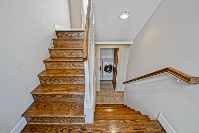 Building Photo - 308 Gull St