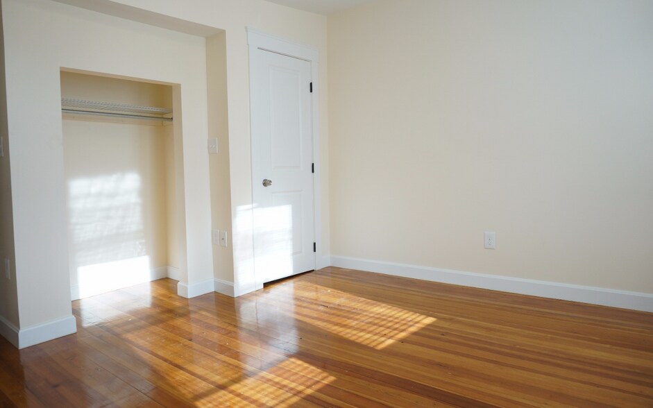 Building Photo - 21 Weitz St