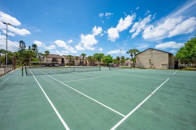 Building Photo - 2611 Pine Lake Terrace