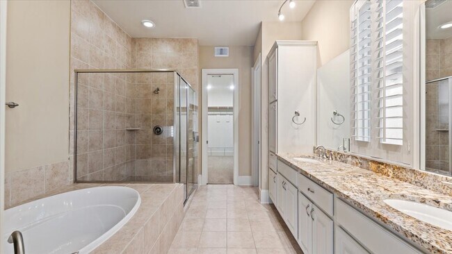 Building Photo - 931 W 23rd St